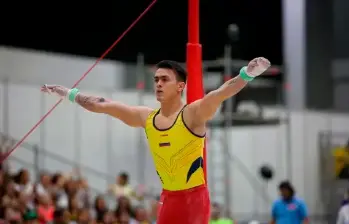 Jossimar Calvo resultó herido luego de quedar en medio de una explosión. FOTO Colprensa 