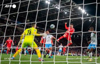 La UEFA anunció este domingo en un comunicado que el partido de clasificación a la Eurocopa-2024 entre Israel y Suiza se aplaza. FOTO AFP