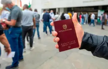Según cifras de la saliente canciller Laura Sarabia, cada día se elaboran cerca de 8.000 pasaportes en el país. FOTO: CARLOS VÁSQUEZ-IMAGEN DE REFERENCIA