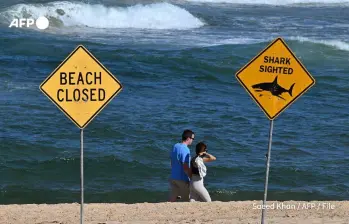 La playa fue cerrada tras el ataque de tiburón que dejó una víctima mortal y un herido en la costa de Nueva Gales del Sur. FOTO: AFP. 