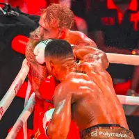 La impresionante imagen del golpe que le fracturó la mandíbula a Jake Paul y que le provocó el nocaut. FOTO AFP