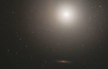 Esta es la imagen que entregó el Hubble de la inusual esfera hecha de estrellas. FOTO: Europa Press
