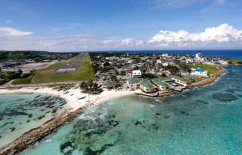 Se hizo viral un video que muestra el interior de un avión que volaba a San Andrés casi vacío, lo que puso sobre el debate nacional al crisis turística que vive la isla. FOTO: Juan Antonio Sánchez