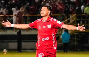 El juvenil José Cavadía celebra el primer tanto en el duelo de América ante Chicó en Tunja. FOTO TOMADA X@AmericadeCali