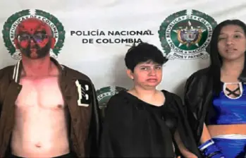 La audiencia se reanudará hoy a partir a las 8:30 de la mañana. De izquierda a derecha: Juan Carlos Suárez imputado-; y sus dos compañeras, quienes fueron liberadas. FOTO: CORTESÍA