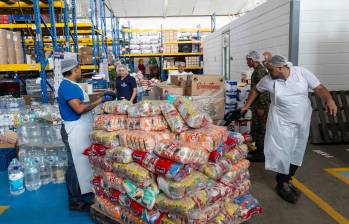 Firmas han movilizado alimentos, agua, medicamentos, materiales y transporte para apoyar atención de comunidades afectadas. FOTOS ANDRÉS CAMILO SUÁREZ Y JULIO CÉSAR HERRERA