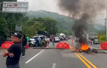 El bloqueo durante casi doce horas buscaba que Pacífico 2 escuchara a los comerciantes del pueblo. FOTO: IMAGEN TOMADA DE VIDEO