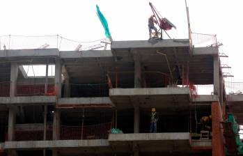 El gremio de los constructores, Camacol, advierte que la edificación ya se frena por la situación económica. FOTO archivo