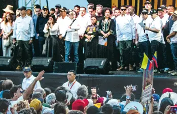 El presidente Gustavo Petro habló más de dos horas en el atril dispuesto en La Alpujarra. En un evento para celebrar la aprobación de la reforma laboral, pero que también fue sobre la paz urbana, fueron vistos algunos detenidos que participan en la mesa de paz de Itagüí. FOTOS EL COLOMBIANO