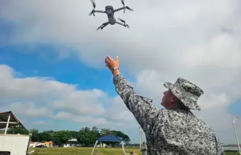Tanto la Fuerza Aeroespacial Colombiana (FAC) como el Ejército incrementaron sus cursos de operación de drones y sistemas antidrones, para responder a la nueva amenaza terrorista. FOTO cortesía de la fac