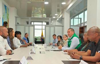 El superintendente de Salud, Giovanny Rubiano, reunido con la gobernadora del Chocó, Nubia Carolina Córdoba. FOTO CORTESÍA