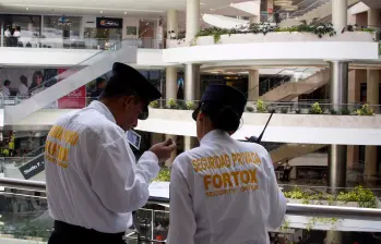 El sector de vigilancia y seguridad privada asegura que genera 400.000 empleos formales en Colombia y advierte sobre los riesgos que enfrentan trabajadores y empresas por recientes decisiones regulatorias. FOTO EL COLOMBIANO