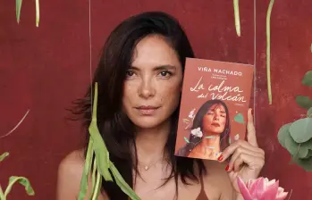 La calma del volcán es el título del primer libro de Viña Machado. FOTO: Cortesía Penguin Random House - Laura Morales Vargas.