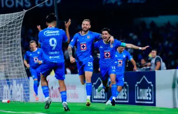 El Cruz Azul de los colombianos Kevin Mier y Willer Ditta se coronó campeón de la Copa de Campeones de la Concacaf. FOTO TOMADA X @CruzAzul