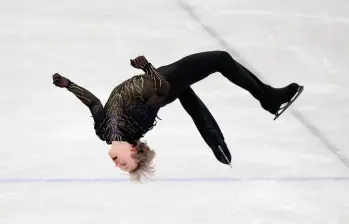 El patinador sobre hielo estadounidense Ilia Malinin, de 21 años, realizó un giro mortal en los Juegos Olímpicos de Invierno 2026. Foto: Getty