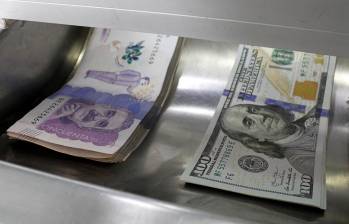 El dólar arrancó la semana con un alza importante, cerrando el lunes en $4.342,99, subiendo $26,26 frente a la Tasa Representativa del Mercado, que estaba en $4.316,73. FOTO: Colprensa.