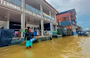 Los municipios de Vigía del Fuerte y Murindó, en la región de Urabá, Antioquia, enfrentan una grave emergencia debido a la intensa temporada de lluvias que ha provocado el desbordamiento del río Atrato. Foto: Joiner Palomeque