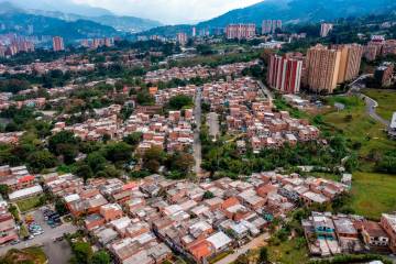 El crecimiento urbanístico en San Antonio de Prado no se detiene pese a que el corregimiento ya estaría colapsado. FOTO: Manuel Saldarriaga.