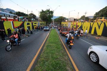 El mural que decía “Las cuchas tenían razón” apareció en el deprimido de la Terminal del Norte, en Medellín, y fue borrado por decisión de la Alcaldía, lo que desató una gran polémica.