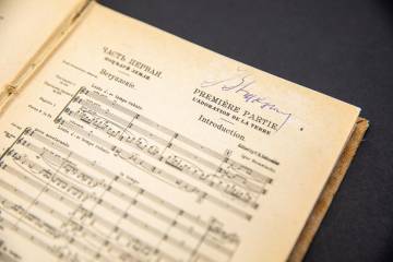 Firma original de Ígor Stravinsky. FOTO CARLOS VELÁSQUEZ.