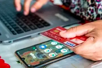 Bancolombia, Davivienda, Bbva y Banco de Occidente cuentan con tarjetas de crédito de categorías superiores, cuyos cupos, cuotas de manejo y requisitos varían según el producto. FOTO EL COLOMBIANO