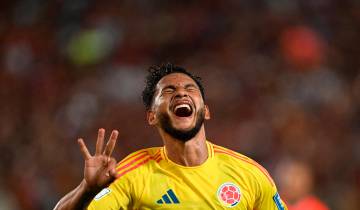 El gran héroe de la jornada fue Luis Suárez, delantero samario que firmó un póker histórico, grabando su nombre en los libros del fútbol colombiano y consolidándose como la gran sorpresa de la campaña. Foto: AFP