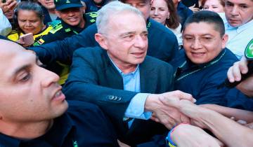 El Tribunal Superior revocó la detención domiciliaria de Álvaro Uribe. FOTO: AFP