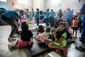Funcionarios realizaron actividades recreativas para niños mientras las madres eran atendidas por personal de Salud. FOTO Carlos Velásquez