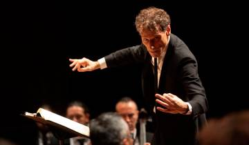 $!El director titular, Davir Greilsammer, dirige la Sinfonía N°9 de Beethoven. FOTO: Esneyder Gutiérrez