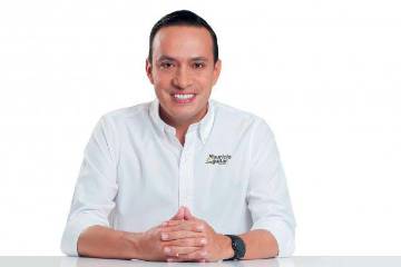 Gobernador de Santander, Mauricio Aguilar, fue recibido con empujones e insultos. FOTO: Colprensa