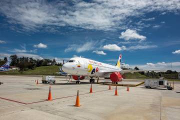 Hace dos días se conoció que cinco aviones de la aerolínea Viva se quedarán en tierra de forma indefinida. Foto: Camilo Suárez
