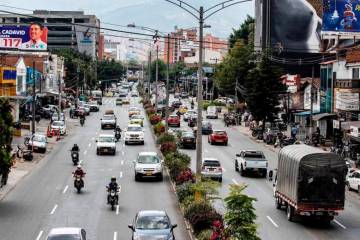 Tras una jornada con buena movilidad por cuenta del paro de taxistas este miércoles, hoy jueves volvieron los tacos a varios puntos de la ciudad. FOTO: EL COLOMBIANO