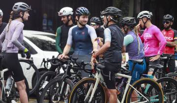 El ciclismo ahora es una industria global que integra fabricantes de bicicletas, confecciones, accesorios, tecnología deportiva, nutrición especializada y turismo alrededor de los grandes eventos. Foto: Manuel Saldarriaga