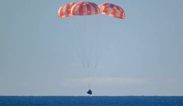Así fue el momento del ‘splashdown’ de la nave Orión. FOTo: AFP