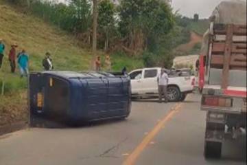 Colisionaron dos camionetas, un vehículo repartidor y una motocicleta. Foto: cortesía