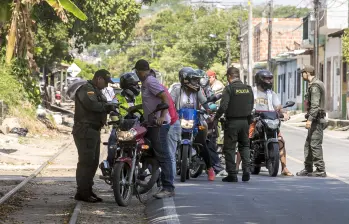 Imagen de referencia de un control policivo durante la jornada electoral. Foto: Juan Antonio Sánchez Ocampo