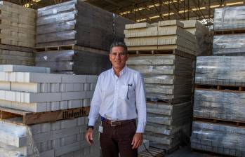 Federico Mejía, gerente de Indural, encabeza una empresa que hoy produce con un 60 % de materias primas recicladas. FOTO JULIO CÉSAR HERRERA. 