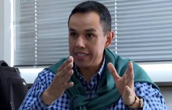 Diego Guauque es un presentador de la televisión colombiana que logró superar el cáncer. Foto: Captura de pantalla Caracol Televisión. 