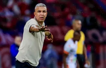 El técnico Andrés Orozco no ha logrado tener un equipo con regularidad en los resultados positivos y por ello Envigado está en zona de descenso directo. FOTO EC