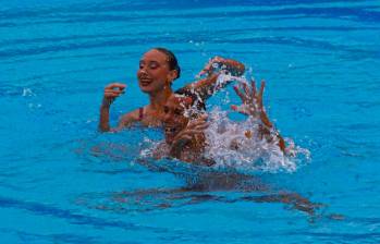 Emily Minante y Gustavo Sánchez en una de las rutinas del dúo mixto en la parada de Copa Mundial en Medellín. FOTO MANUEL SALDARRIAGA 