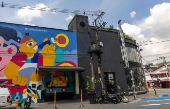 50|50 está ubicado sobre la Carrera 50 (Palacé) con calle 34. La entrada es por la calle. Para propuestas o inquietudes visite @cincuentacincuentacincuenta. Foto Camilo Suárez.