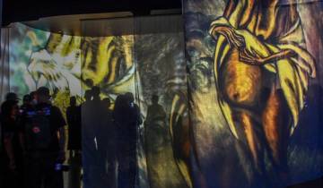 La obra de Débora Arango presentada de manera inmersiva, como se ha hecho con otros grandes artistas de la historia como Van Gogh, en el Museo de Arte Moderno de Medellín. FOTO Julio César Herrera