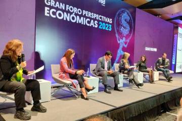 El panel sobre el sector gasífero fue moderado por Luz María Sierra, directora de EL COLOMBIANO.