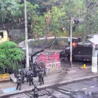 Los disturbios mantuvieron cerradas durante cerca de una hora vías principales en el norte de Medellín, lo que generó caos vehicular y parálisis del servicio público de transporte. Foto: Cortesía