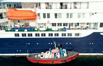 Imagen del crucero que actualmente navega desde Cabo Verde hacia el archipiélago español de Canarias. FOTO Tomada de video