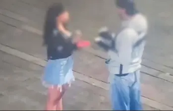 El extorsionista citó a su víctima en un sitio céntrico de Itagüí para recibir el rescate que le estaba pidiendo. FOTO: IMAGEN DE VIDEO