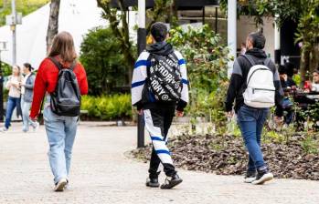 Los beneficiarios de Renta Joven recibirán la quinta transferencia monetaria entre el 21 y el 28 de octubre de 2026, mediante abono a cuenta bancaria o giro en puntos autorizados. FOTO EL COLOMBIANO