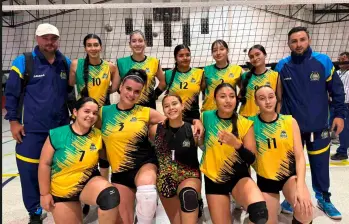 Emiliana Castrillón (número 3), con el equipo de Amagá con el cual se prepara para el Torneo del Suroeste antioqueño. FOTO: Cortesía