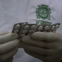 La Universidad de Antioquia entregó el primer lote de 1.700.000 tabletas de cloroquina, medicamento esencial contra la malaria, a la Organización Panamericana de la Salud. Foto: cortesía.