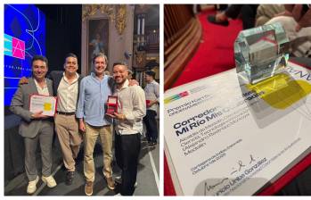 El arquitecto, Alejandro Restrepo, director de Proyectos Urbanísticos de Medellín (de izquierda a derecha) recibió el premio de la Bienal de Arquitectura y Urbanismo. Foto: Cortesía
